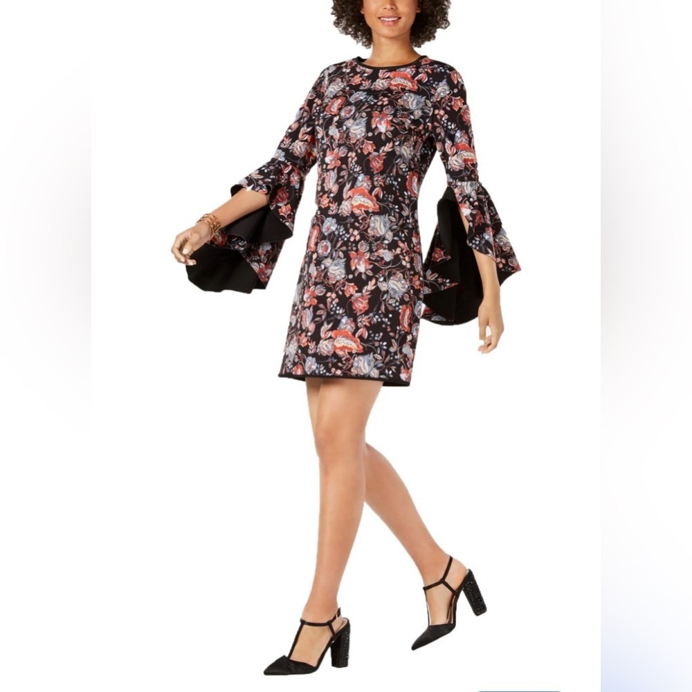Laundry by Shelli Segal Women's
Reversible Angel-Sleeve Sheath